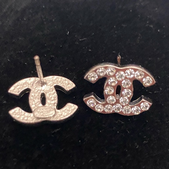 AUTHENTIC CHANEL EARRINGS - Picture 5 of 8